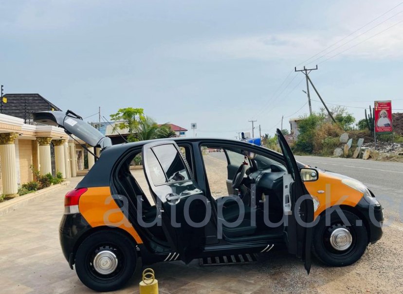 TOYOTA Vitz 2020